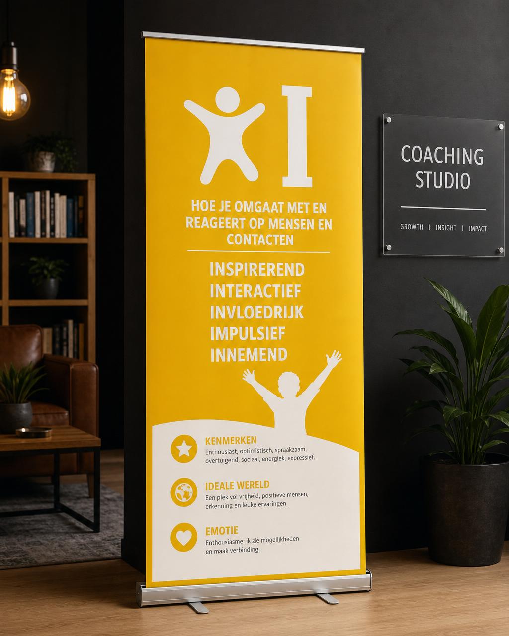 Gele I-banner met kernwoorden Inspirerend, Interactief en Invloedrijk