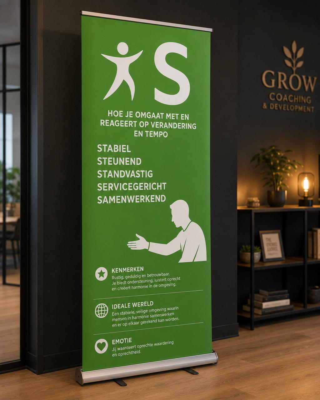 Groene S-banner met kernwoorden Stabiel, Steunend en Samenwerkend
